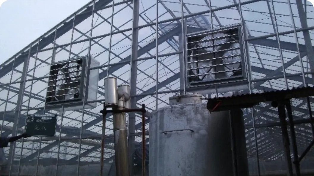 ハウスの遮光カーテン